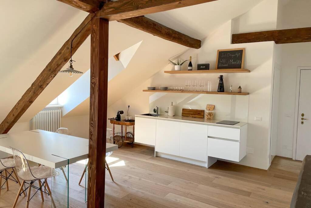 Design Apartment In The Heart Of Больцано Екстер'єр фото